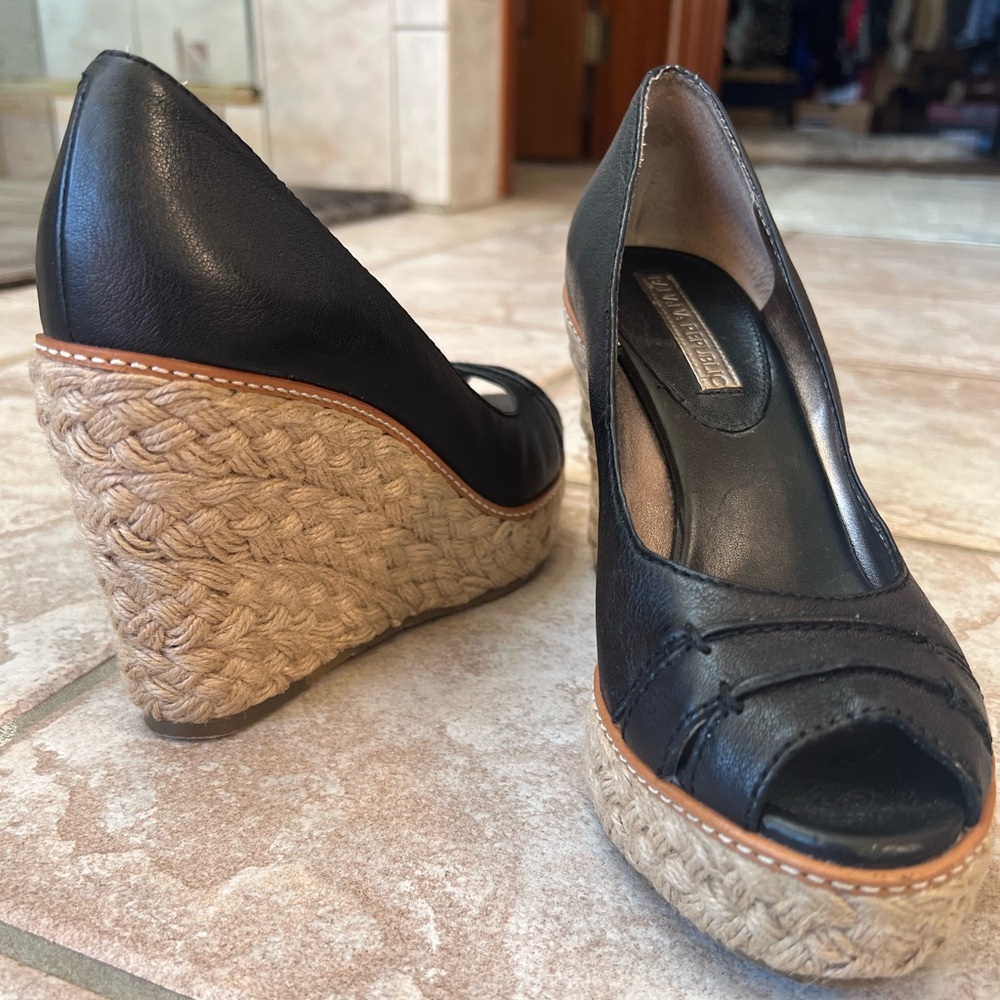 NEW WITHOUT TAGS/BOX. 100% leather platform espadrille Banana Republic wedges.